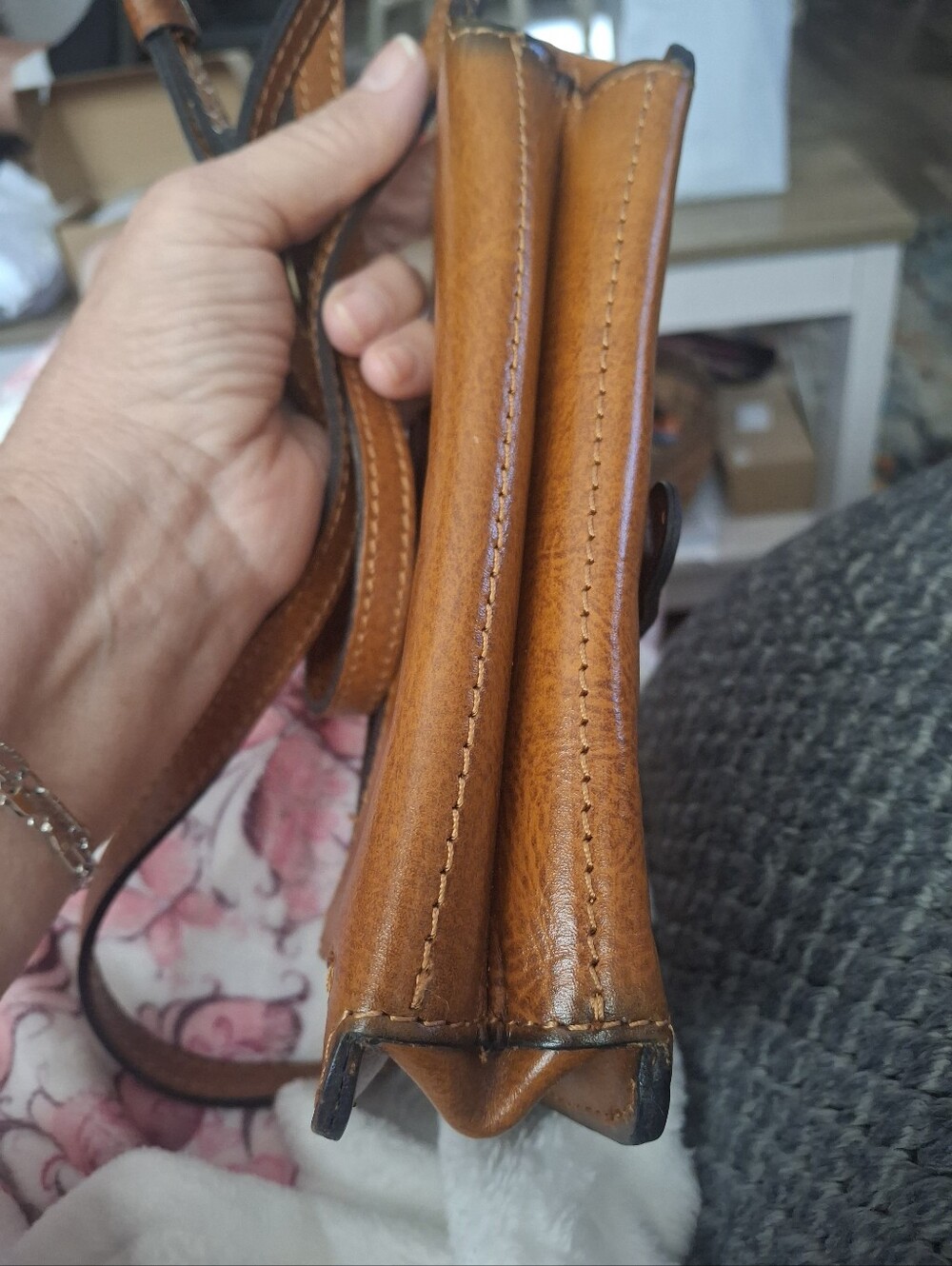 PATRICIA NASH Tooled Leather Crossbody Bag in Cognac Brown - Handcrafted Style - Picture 4 of 6